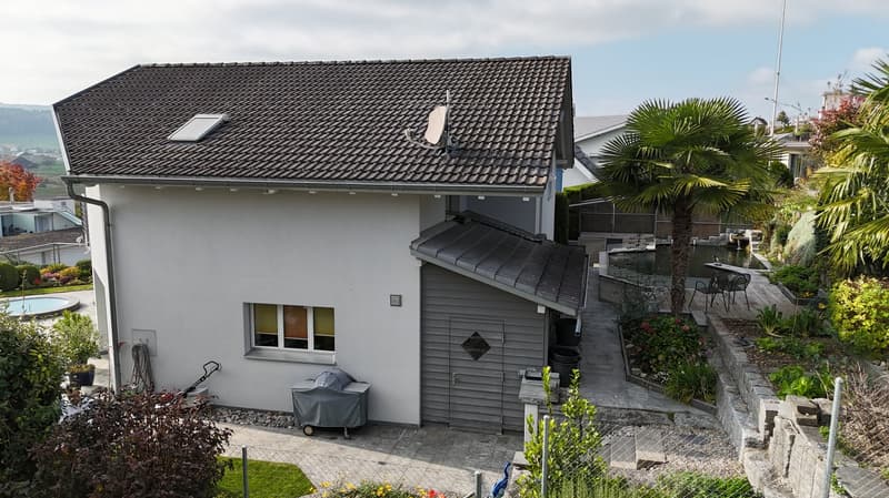 Modernes 5.5-Zimmer-Einfamilienhaus mit Pool und Traumaussicht in Wohlen (7)