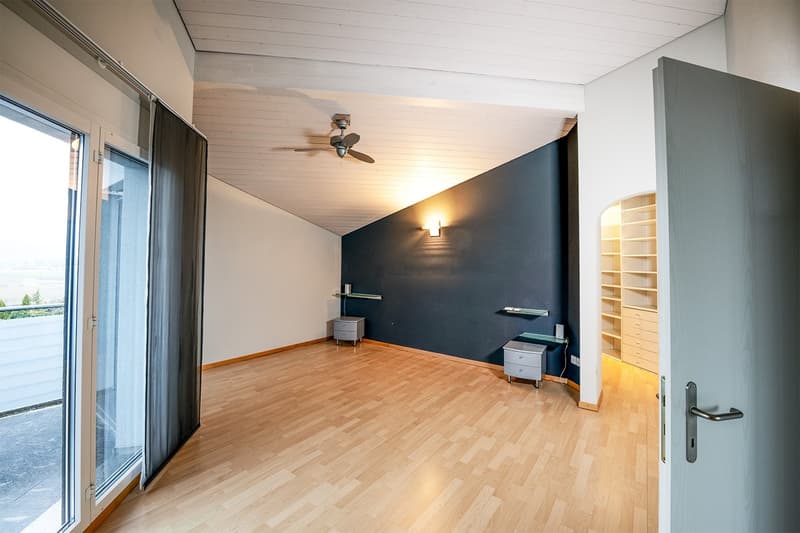 Modernes 5.5-Zimmer-Einfamilienhaus mit Pool und Traumaussicht in Wohlen (13)