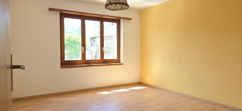 Charmante 4.5-Zimmer-Wohnung mit Garten und Kamin in Muhen (8)