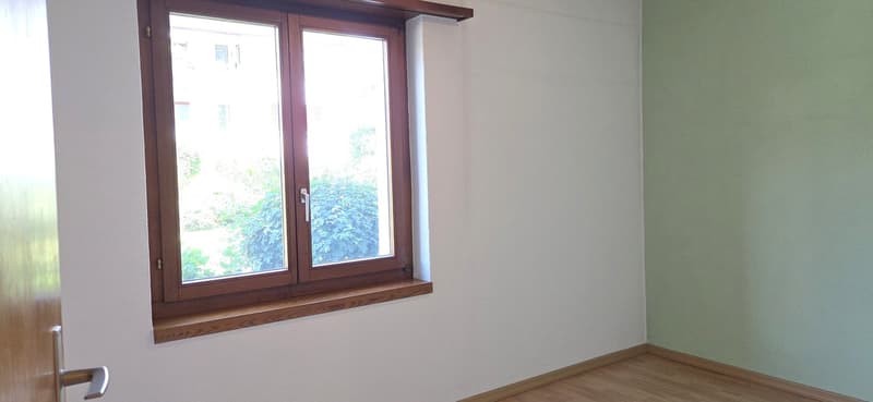 Charmante 4.5-Zimmer-Wohnung mit Garten und Kamin in Muhen (9)