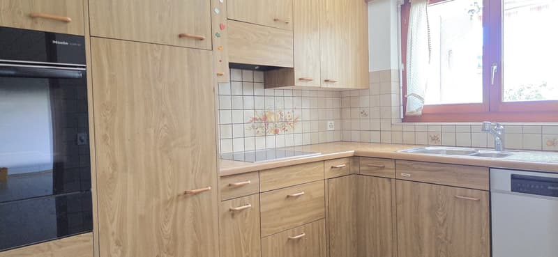 Charmante 4.5-Zimmer-Wohnung mit Garten und Kamin in Muhen (5)