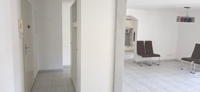 Gepflegte 5.5-Zimmer-Wohnung mit Balkon und schöner Aussicht in Zurzach-Böbikon (5)