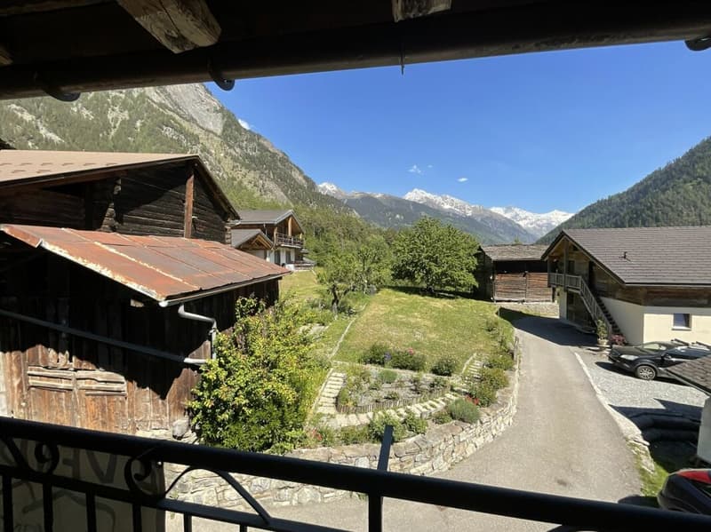 Appartement et terrain à vendre dans le village de Vollèges (1)