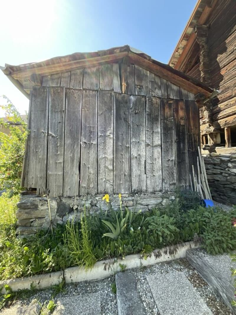 Appartement et terrain à vendre dans le village de Vollèges (23)