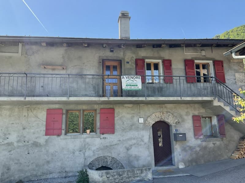 Appartement et terrain à vendre dans le village de Vollèges (4)