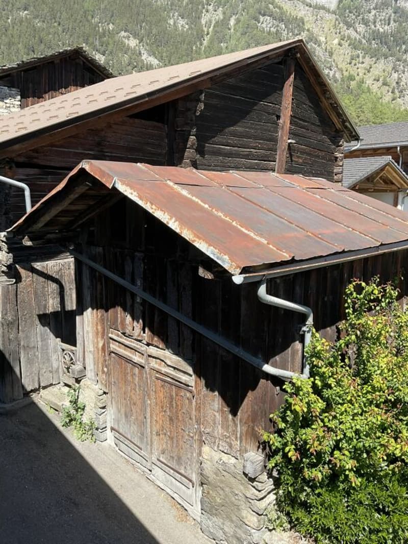 Appartement et terrain à vendre dans le village de Vollèges (21)