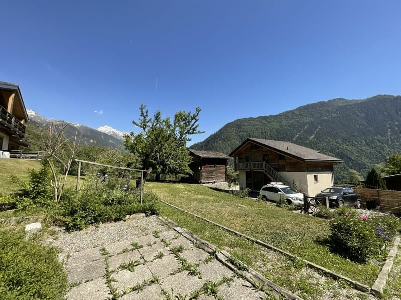 Appartement et terrain à vendre dans le village de Vollèges (25)