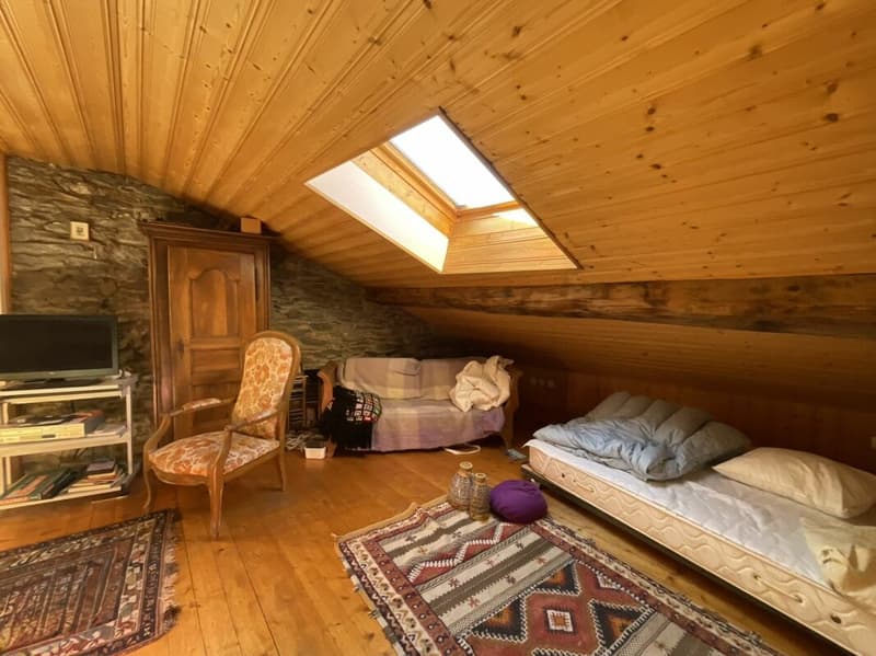 Maison à vendre au coeur du village de Bourg Saint Pierre (14)