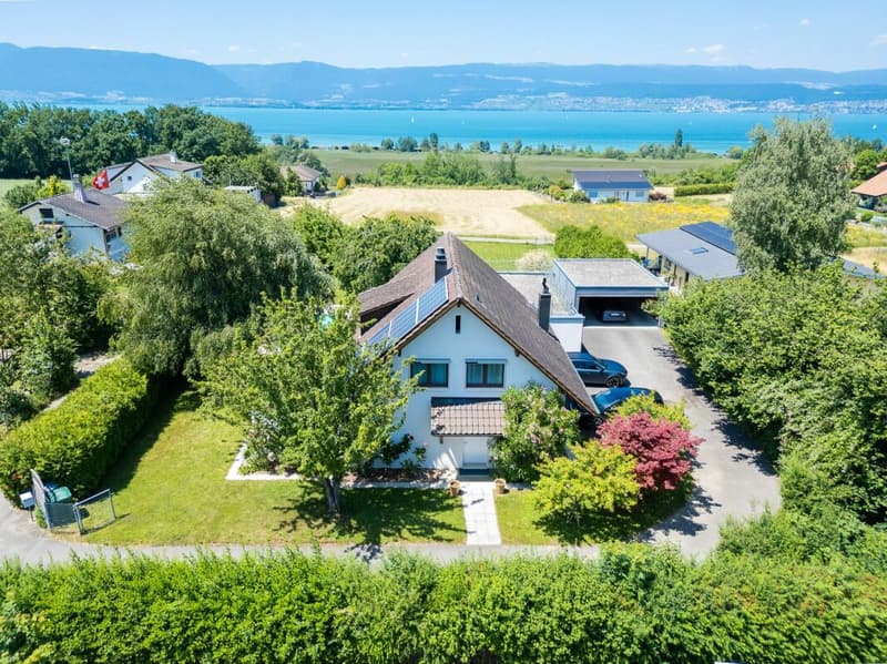 Une vue de rêve - spacieuse villa familiale face au lac de Neuchâtel (1)