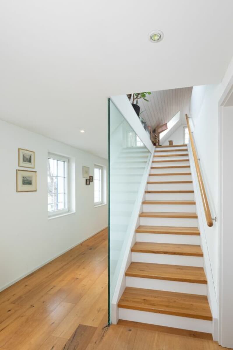 Wunderschönes, modern ausgebautes  Einfamilienhaus mit absoluter Privatsphäre und Seesicht (2)