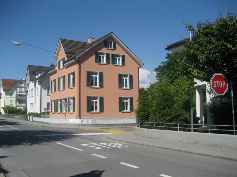 Charmante Altbauwohnung mit Wintergarten an zentraler Lage (2)