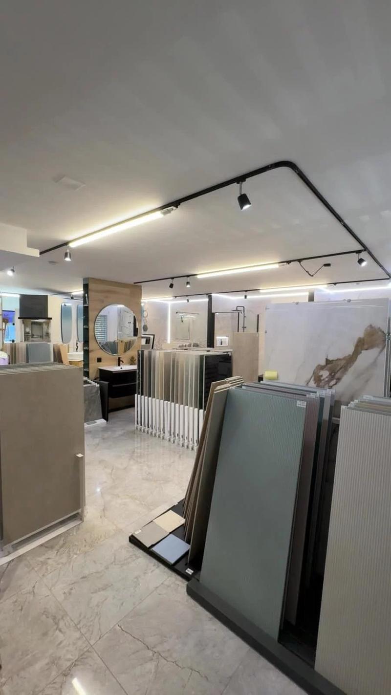 Surface commerciale de 100 m² rénovée avec visibilité exceptionnelle (1)