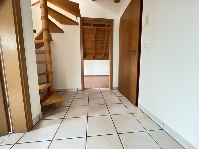 Hell 3-room duplex attic apartment with new kitchen and sauna for rent (11)