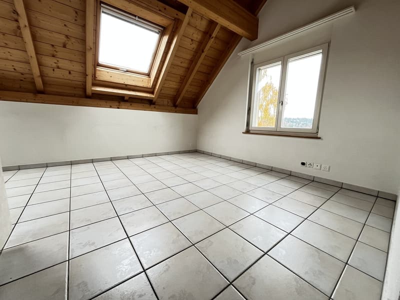 Hell 3-room duplex attic apartment with new kitchen and sauna for rent (2)