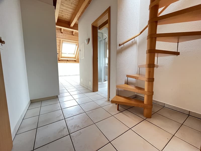 Hell 3-room duplex attic apartment with new kitchen and sauna for rent (10)