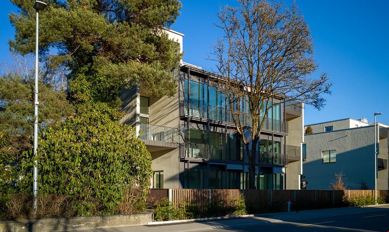 Moderne 2-Zimmerwohnung mit grosser Loggia und Gartenanteil in Lyss zu vermieten (1)
