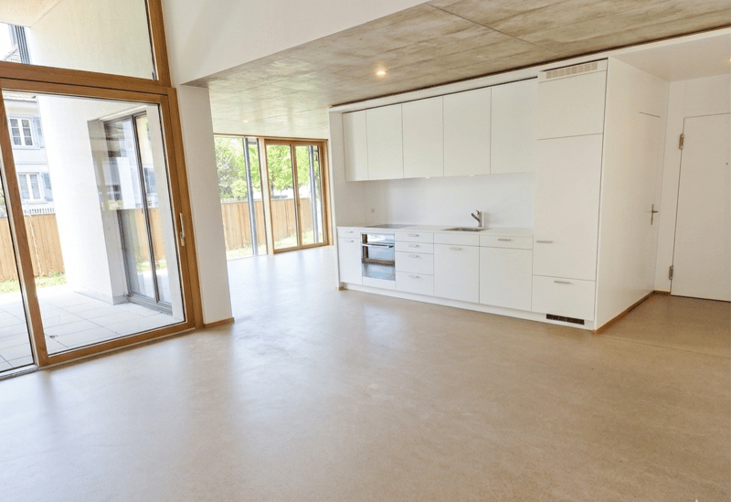 Moderne 2-Zimmerwohnung mit grosser Loggia und Gartenanteil in Lyss zu vermieten (3)