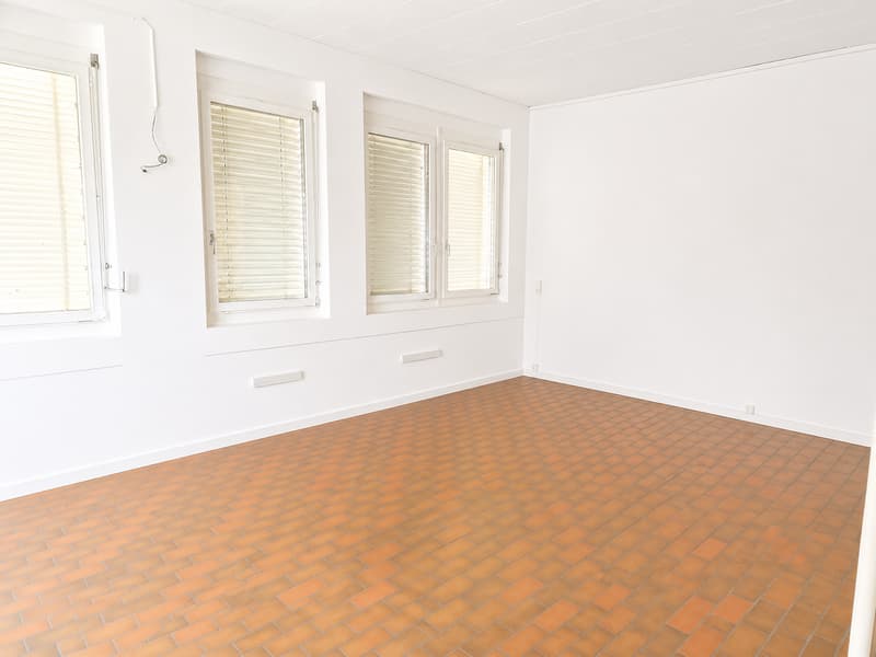 Grosszügige Studiowohnung in Lyss an Top Lage zu vermieten! (3)