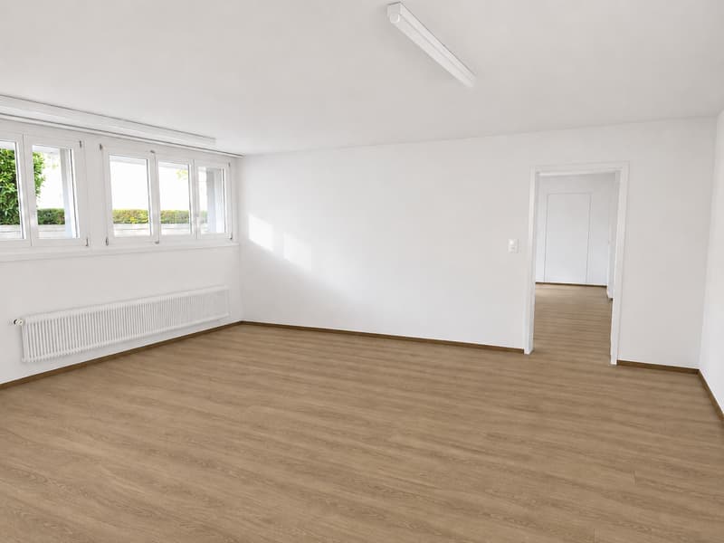 Helles 2-Zimmer-Büro mit Lagerraum an zentraler Lage in Lyss zu vermieten (2)