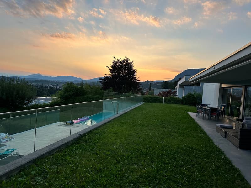«Villa di prestigio, con piscina salata e vista aperta» (15)