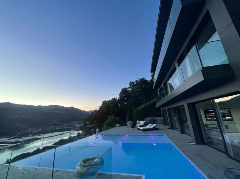 Lussuoso Appartamento Duplex, vista lago 180 gradi con Inifity Pool (14)
