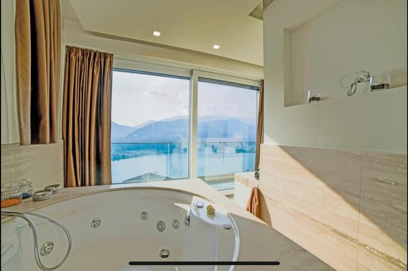 Lussuoso Appartamento Duplex, vista lago 180 gradi con Inifity Pool (5)