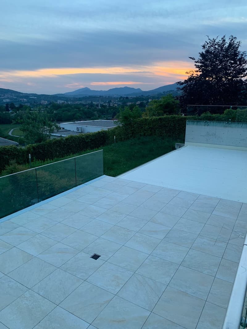 Moderna Villla con vista e piscina (13)