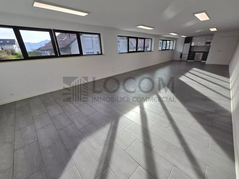Local moderne de 70 m² avec cuisine équipée et parking (1)