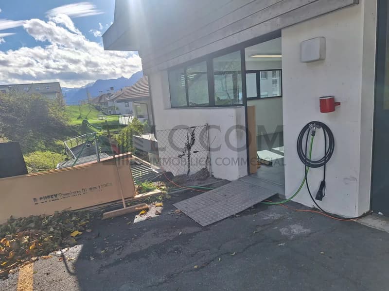 Local moderne de 70 m² avec cuisine équipée et parking (11)
