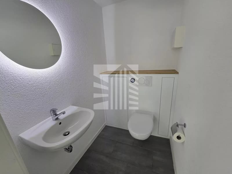 Local moderne de 70 m² avec cuisine équipée et parking (7)