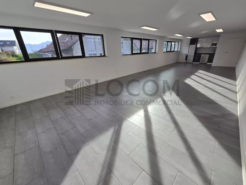 Local moderne de 70 m² avec cuisine équipée et parking (1)
