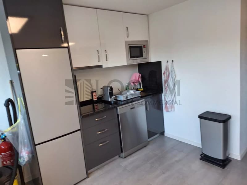 Local moderne de 70 m² avec cuisine équipée et parking (13)