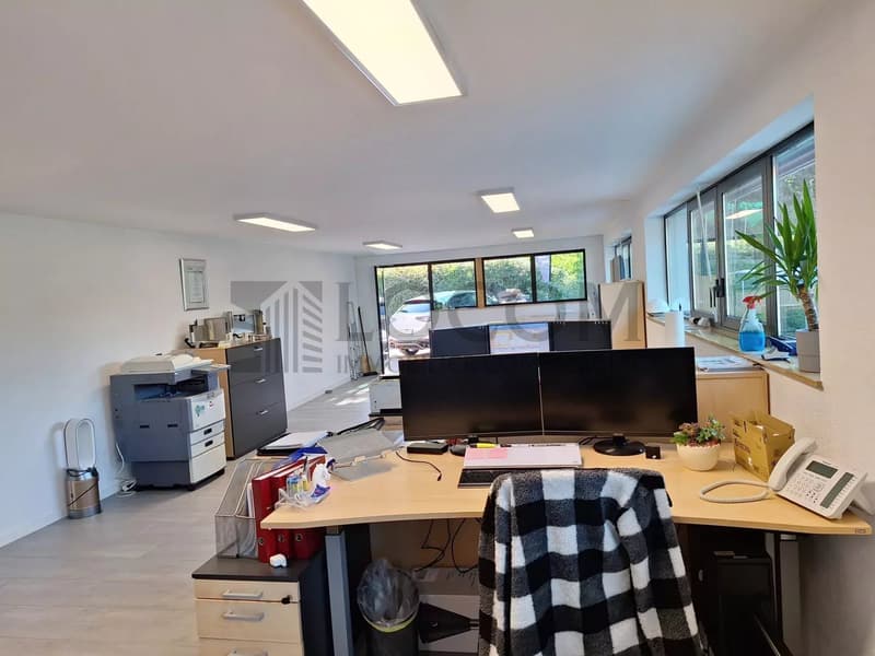 Local moderne de 70 m² avec cuisine équipée et parking (12)