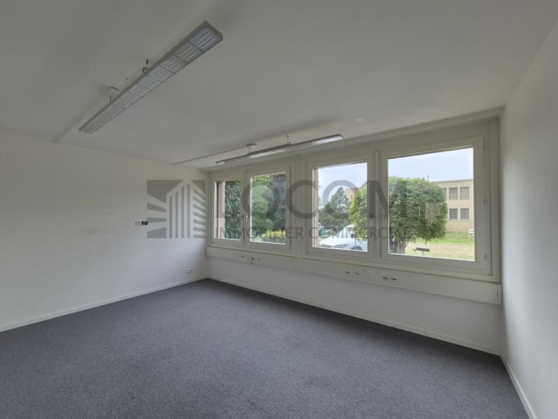 Locaux à louer dans immeuble équipé (5)