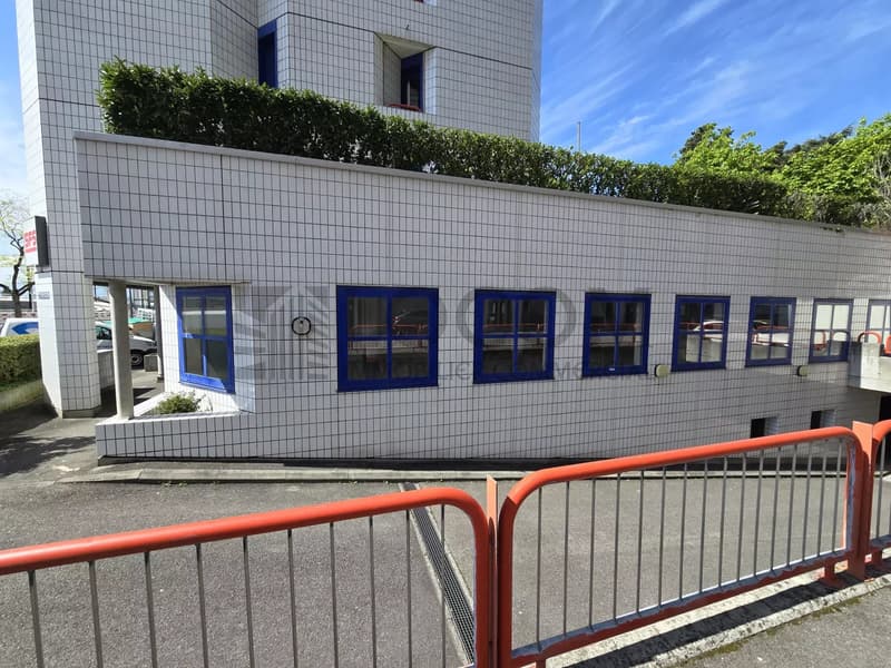 Locaux polyvalents sur la ligne du tram (9)