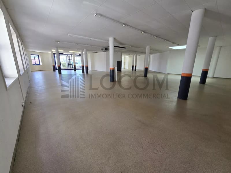 vaste surface de 483 m²