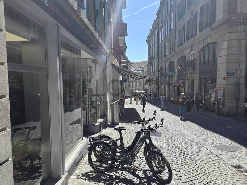 Rue commerciale et passante
