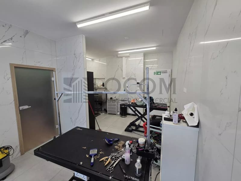 Arcade commerciale de 75 m²  avec importante visibilité (5)