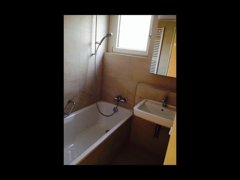 Nasszelle mit Badewanne