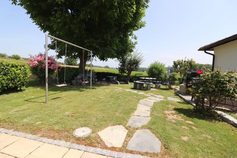 FRANCE - Un jardin comme un parc – Paix, espace et nature. (12)