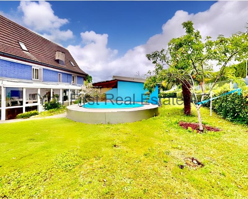 Pooloase mit weitläufigem Gartengrundstück und Poolhaus
