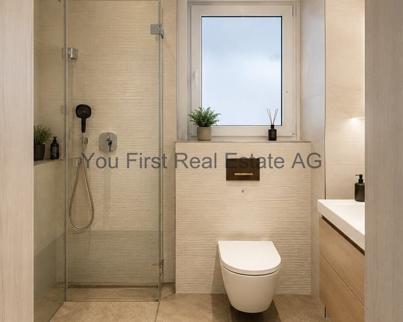Modernes Gäste-WC mit bodenebener Dusche und Fenster
