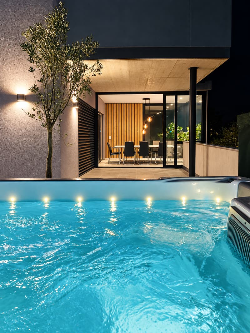 Luxuriös mit Wintergarten, 2 Ged.sitzplätze, 2 Terrassen & Swimingpool (17)