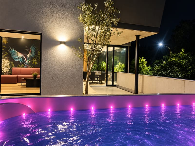 Luxuriös mit Wintergarten, 2 Ged.sitzplätze, 2 Terrassen & Swimingpool (16)