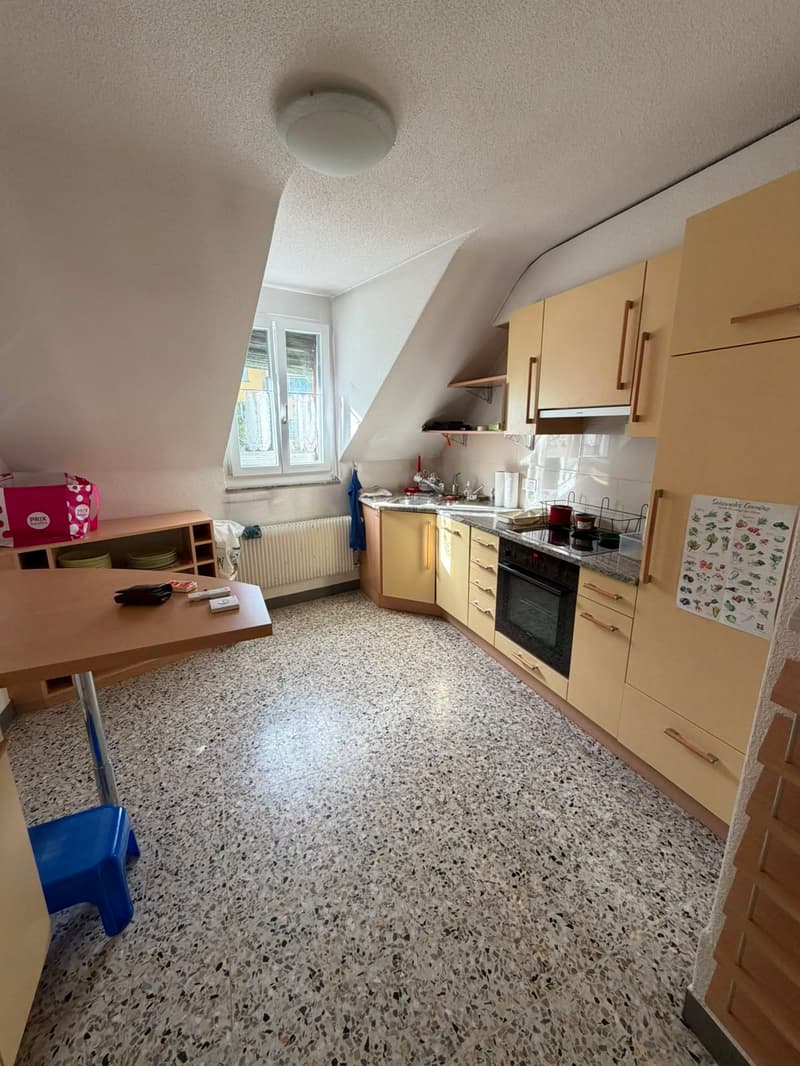 Charmant appartement sous les toits de 4 pièces à Biel/Bienne (10)
