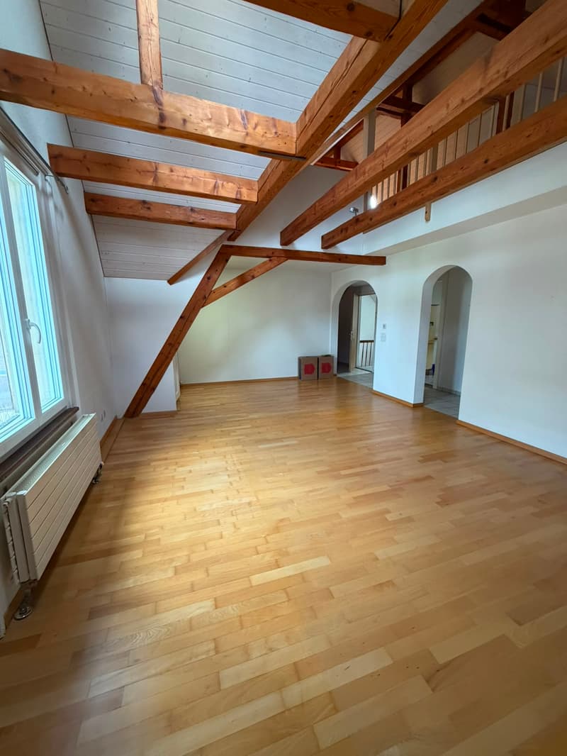 Charmant appartement sous les toits de 4 pièces à Biel/Bienne (1)