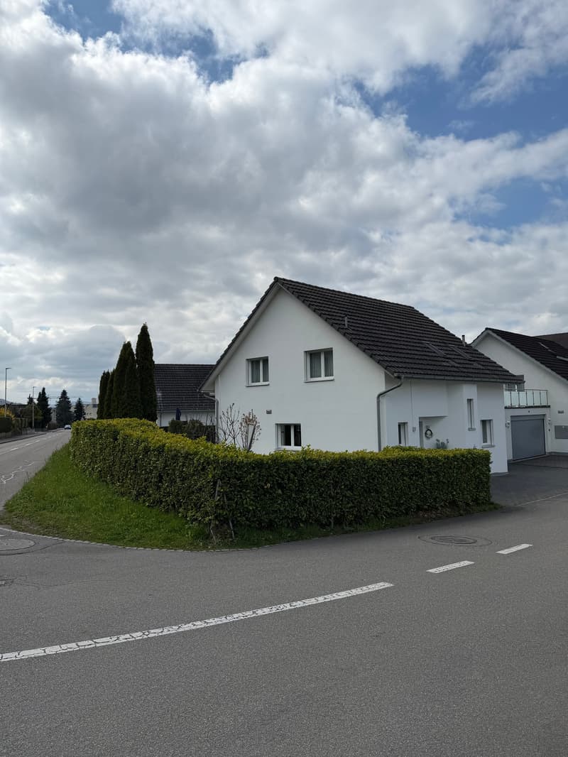 white house, black roof, garage, hedge, road