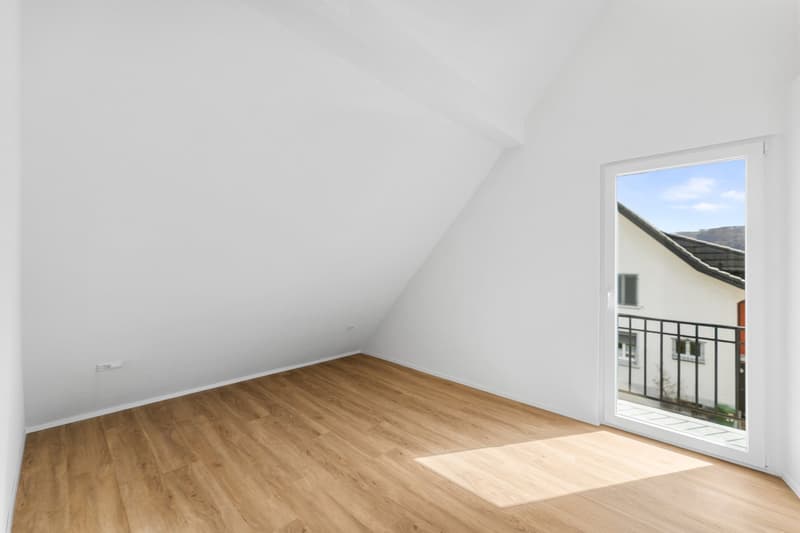 empty room, wooden floor, white walls, sliding glass door, balcony
