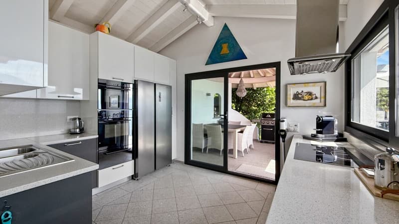 Brissago - Moderne Villa mit Aufzug und Innenpool (4)
