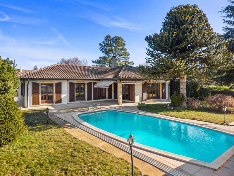 Maison individuelle de plain-pied avec piscine et fort potentiel d'aménagement (3)
